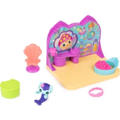 Gabby's Dollhouse Gabby's Dukkehus><noscript><img width=