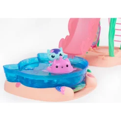 Gabby's Dollhouse Gabby's Dukkehus><noscript><img width=