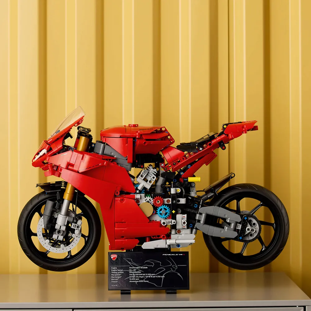 LEGO Lego Technic>42202 Ducati Panigale V4 S motorsykkel