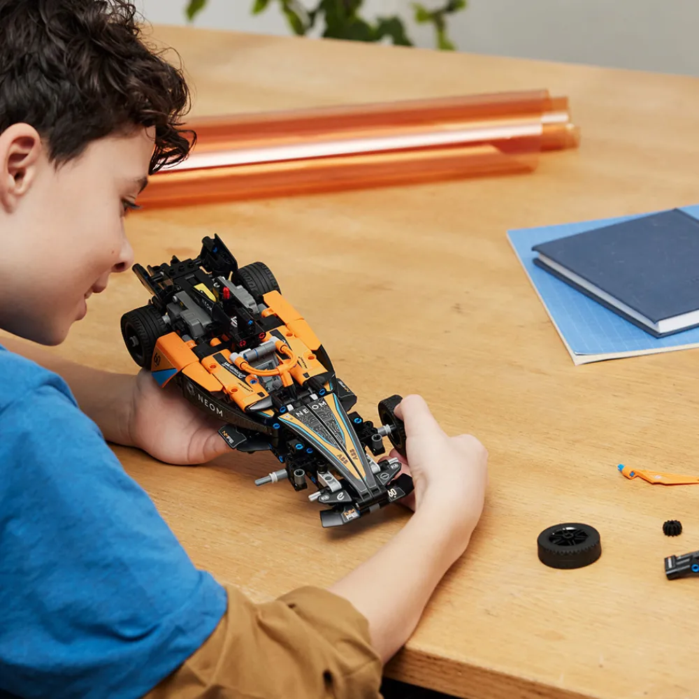 LEGO Lego Technic>42169 NEOM McLaren Formula E Race Car