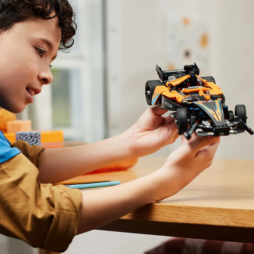 LEGO Lego Technic>42169 NEOM McLaren Formula E Race Car