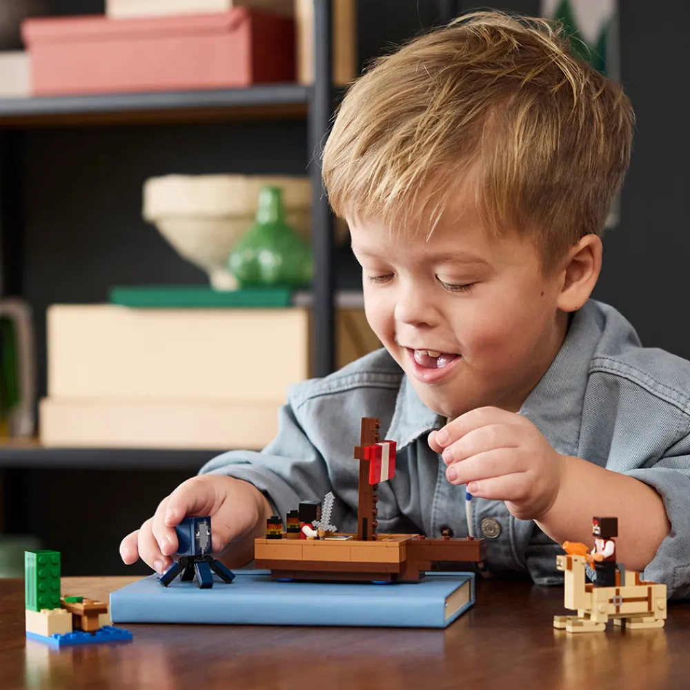 LEGO Lego Minecraft>21259 På tokt med sjørøverskip