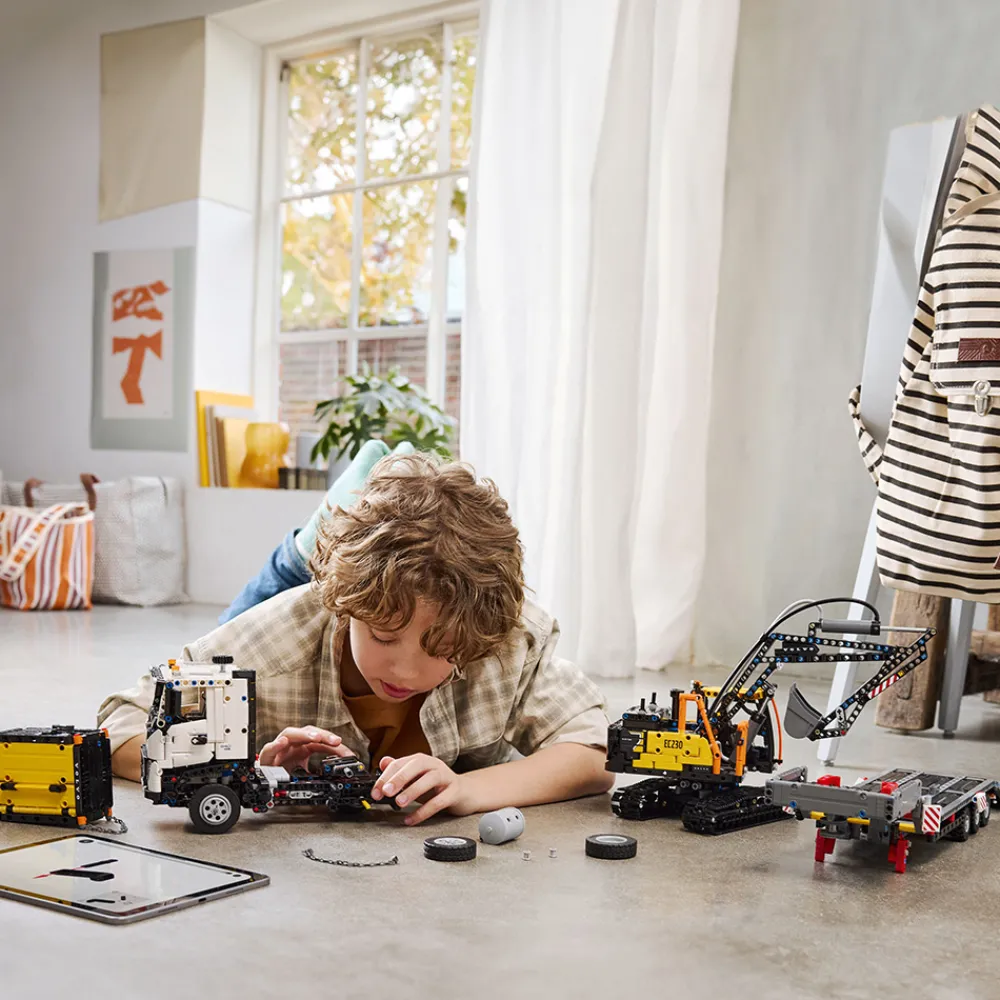 LEGO Lego Technic>42175 Volvo FMX-trailer og EC230 el-gravemaskin