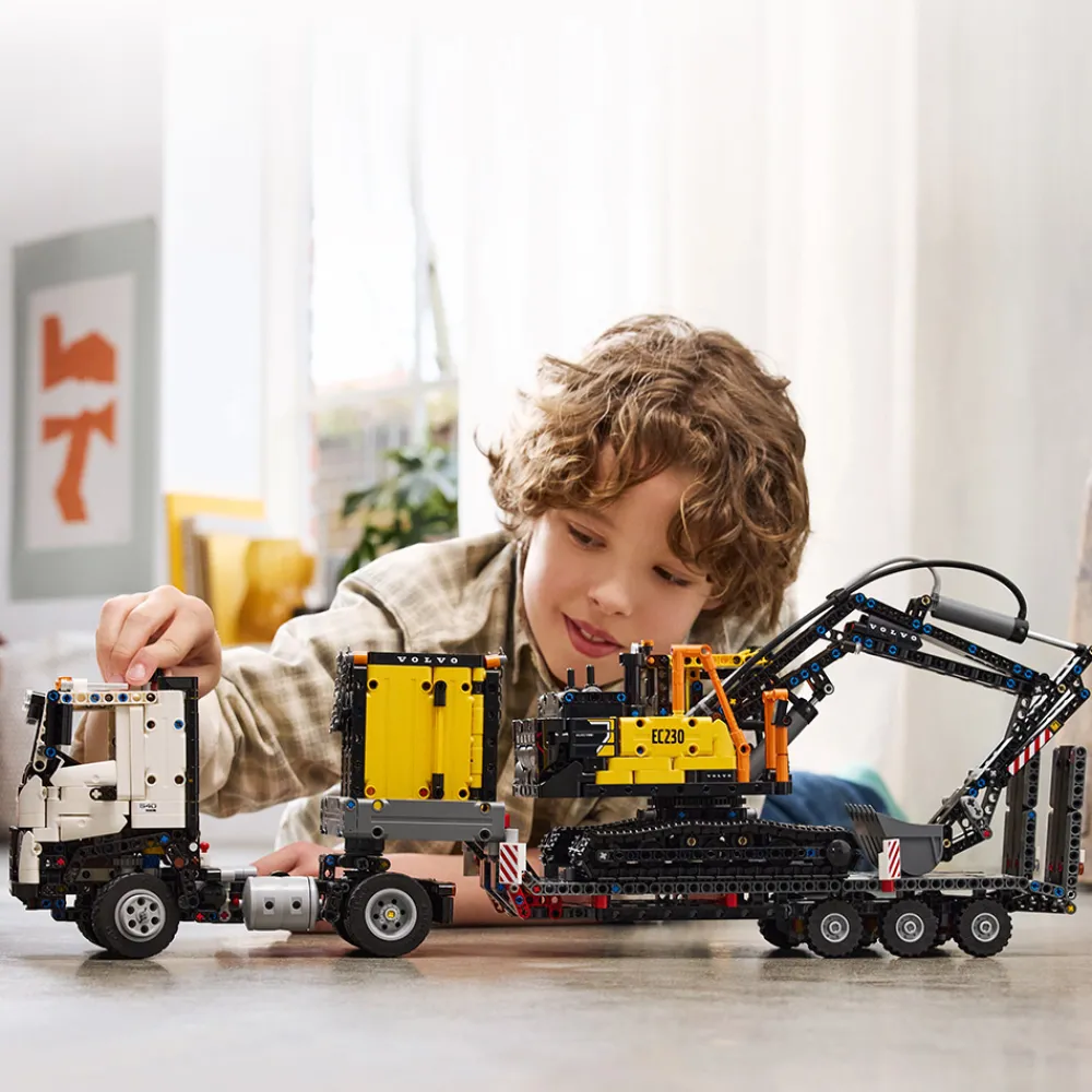 LEGO Lego Technic>42175 Volvo FMX-trailer og EC230 el-gravemaskin